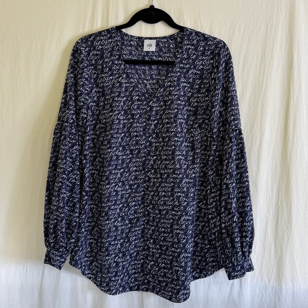 Cabi Love Style #5336 Blue & White Te Amo Print Blouse Women's Size Medium